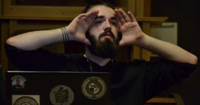 Dětenické divadlování