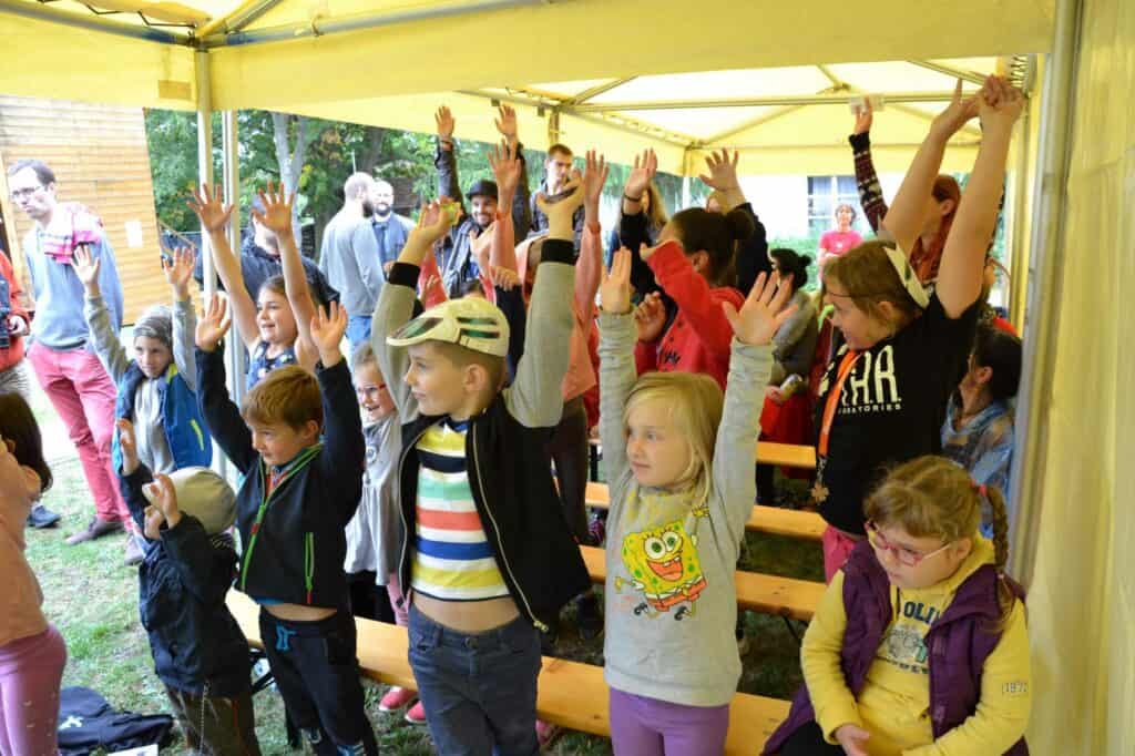 Dětenické divadlování