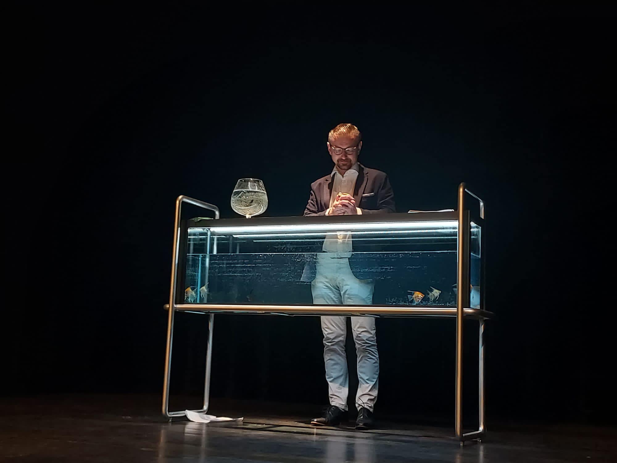 Akvárium jako klíčový scénografický prvek | Foto: Jiří Holý