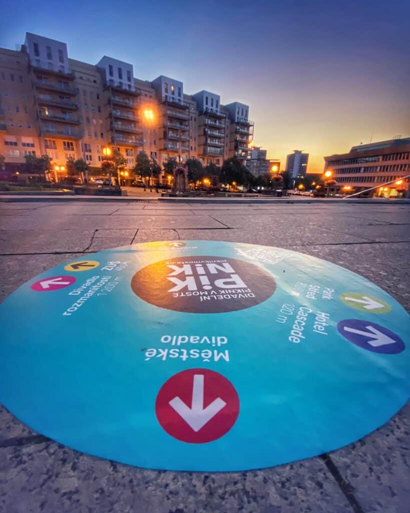 Jeden z ukazatelů pro klíčová místa a směry | foto: Kristina Zejkanová / Štěpán Kňákal