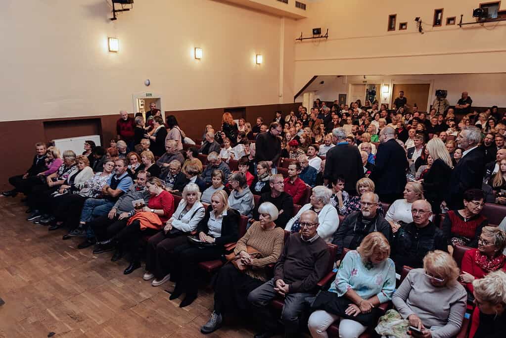 Zaplněné hlediště divadla Krakonoš | Foto: K. Ryšavá