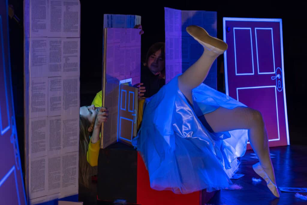 Inscenace ALenKa pracuje mimo jiné s UV světlem | zdroj: soubor