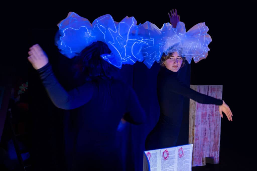 Foto z veřejné generálky, po které došlo k posunutí věkové hranice | zdroj: soubor