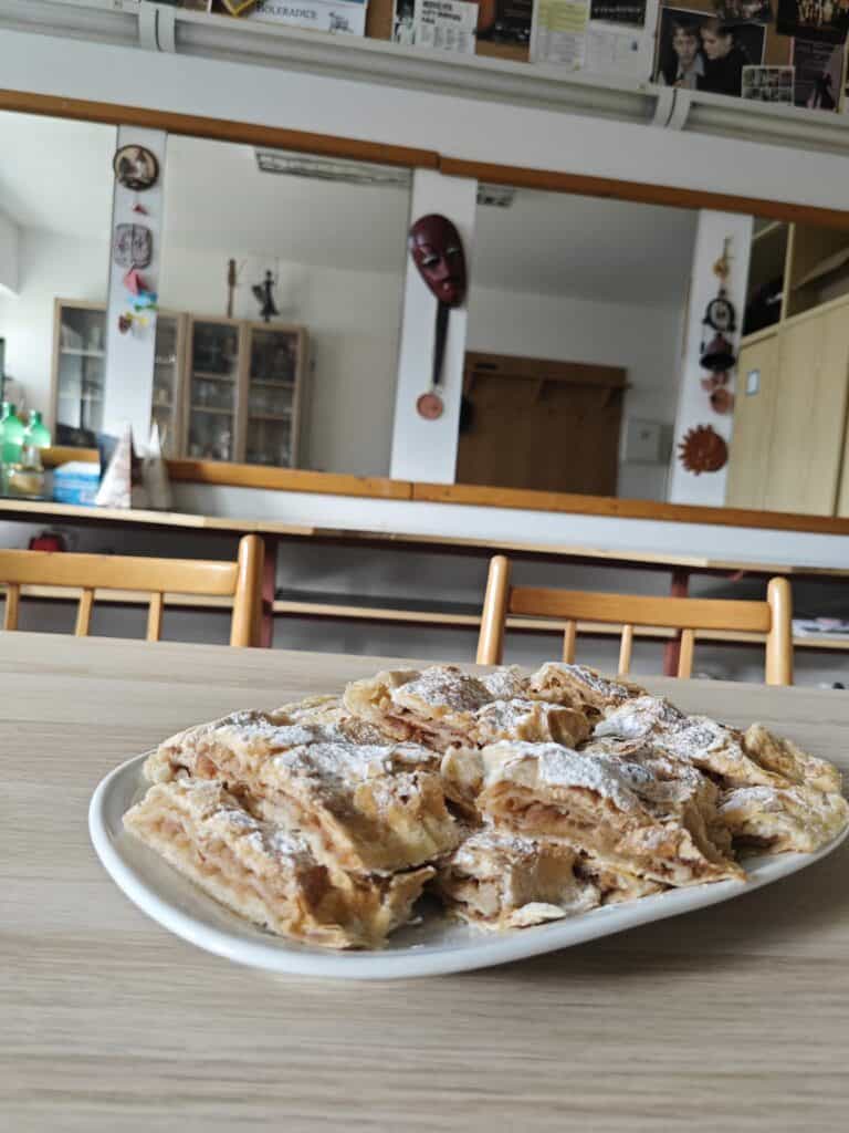 Štrúdl pro účinkující na přivítanou | foto: Jana Lautrbachová