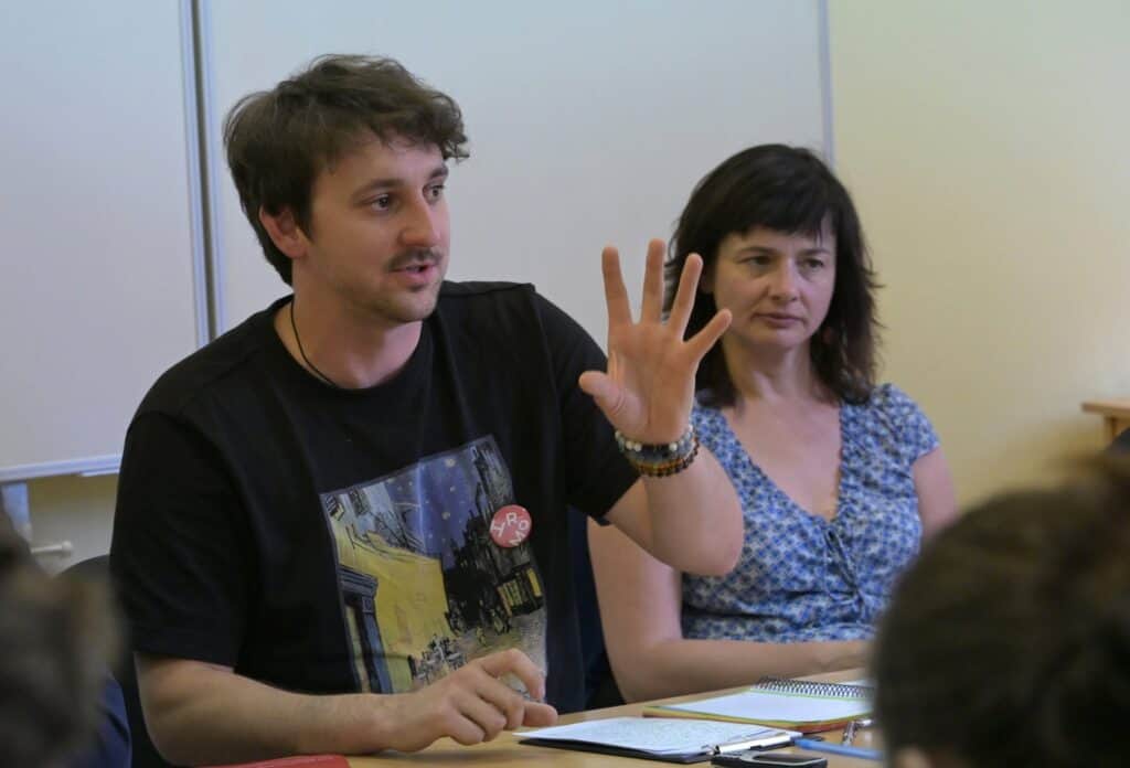 Herec, autor a režisér Petr Kult, vpravo Kateřina Prouzová, tajemnice poroty | Foto: Ivo Mičkal
