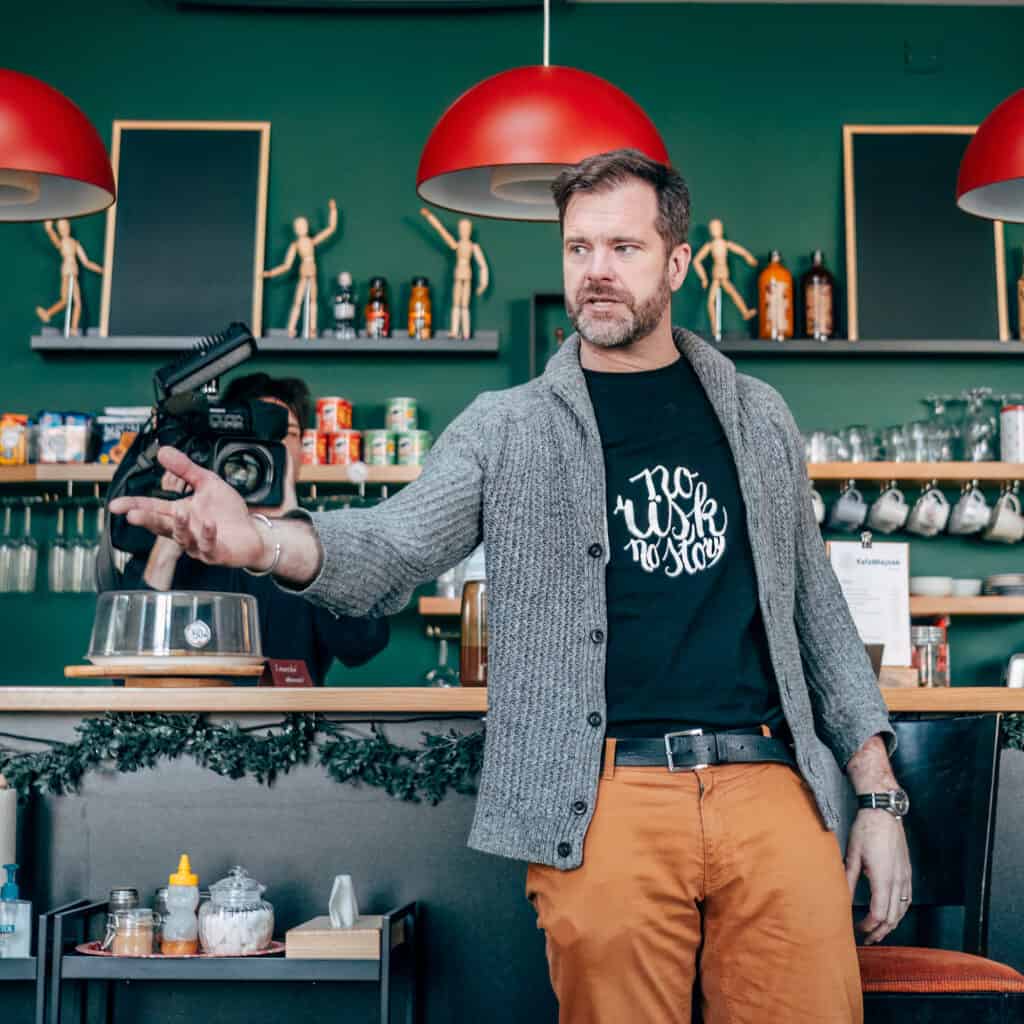 Herec, vypravěč a moderátor Justin Svoboda | zdroj: osobní profil na Actorsmap